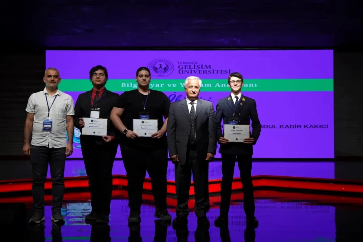 Beykoz'dan Teknoloji Başarısı: Meslek Lisesi Öğrencileri Derece Aldı Beykoz'dan Teknoloji Başarısı: Meslek Lisesi Öğrencileri Derece Aldı