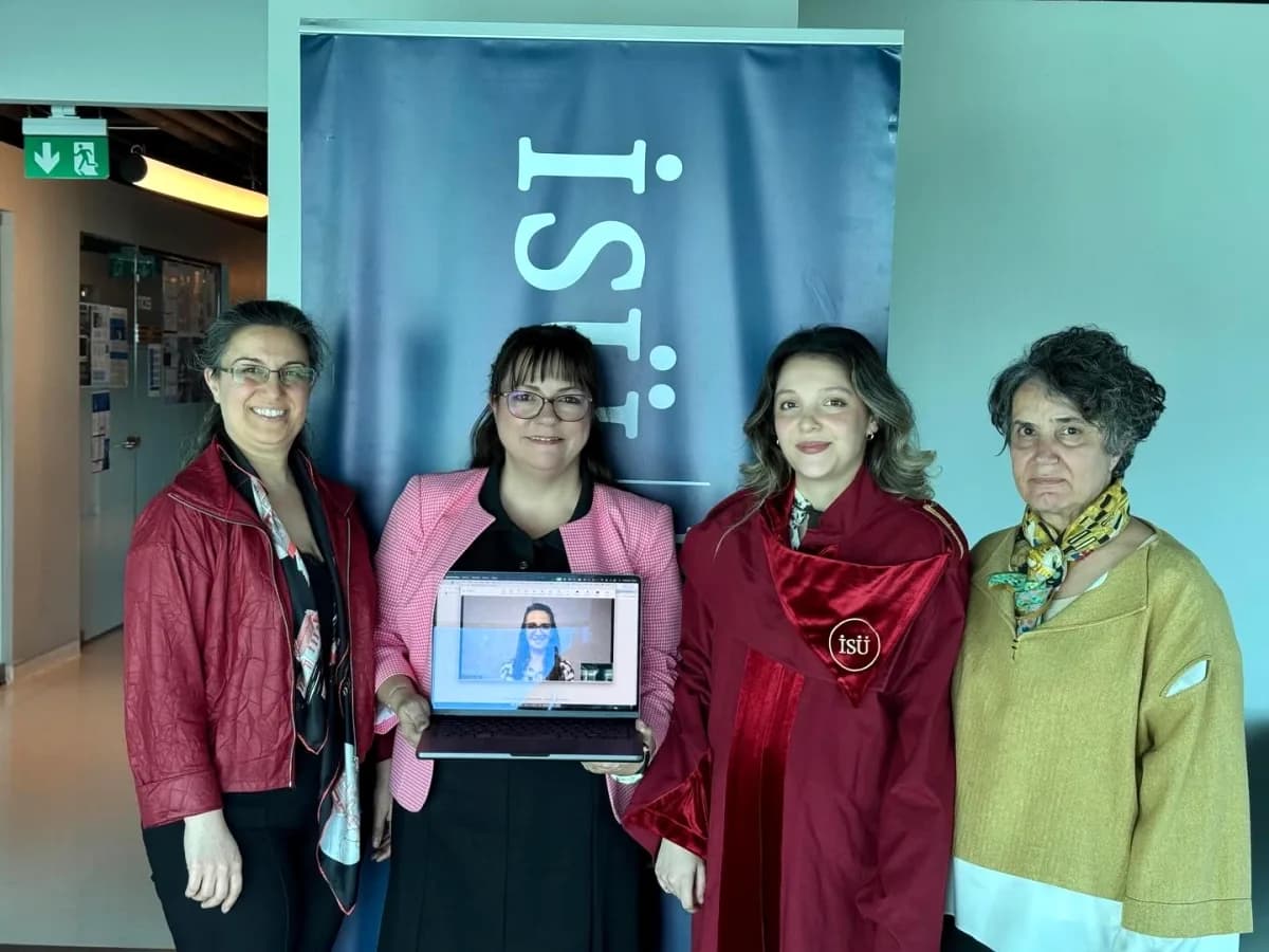 İstinye Üniversitesi'nden Yeni Bir Doktor Fizyoterapist İstinye Üniversitesi'nden Yeni Bir Doktor Fizyoterapist