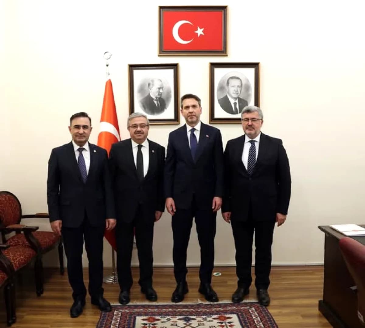 Afyonkarahisar Milletvekilleri Enerji Bakanı'ndan Şehir İçin Destek İstedi Afyonkarahisar Milletvekilleri Enerji Bakanı'ndan Şehir İçin Destek İstedi