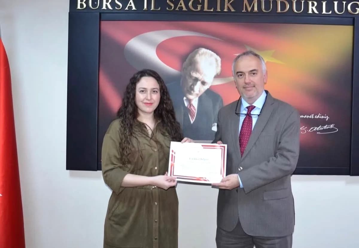 İnegöllü Doktor Bursa'da Zirvede: Sağlıklı Hayat Merkezine En Fazla Yönlendiren Hekim İnegöllü Doktor Bursa'da Zirvede: Sağlıklı Hayat Merkezine En Fazla Yönlendiren Hekim
