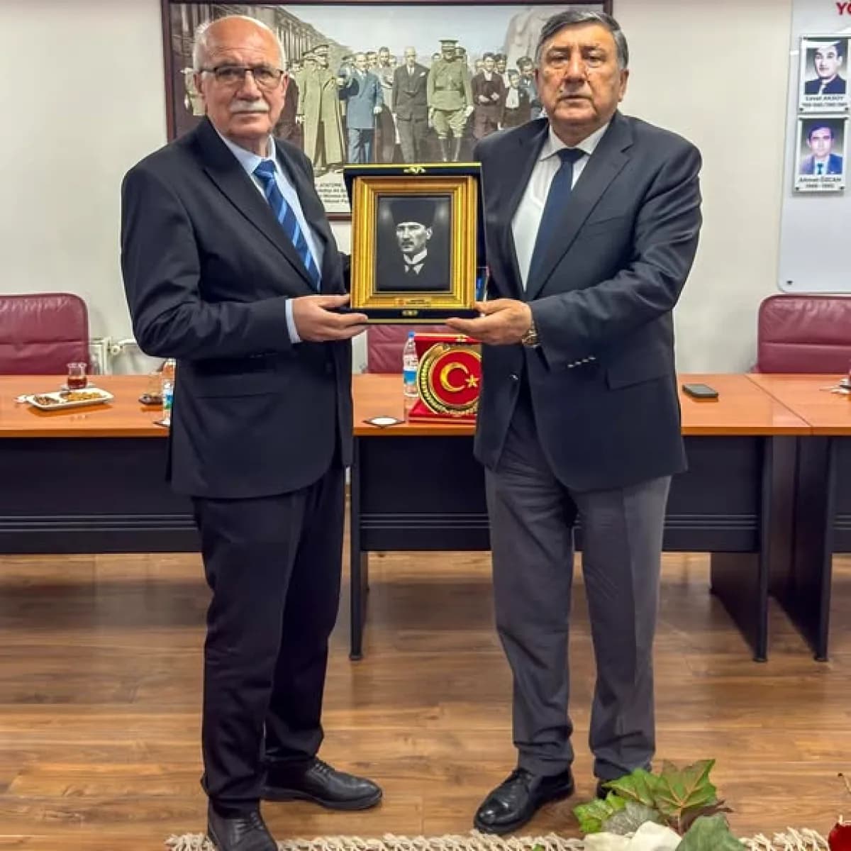 Esnaf ve Ticaret Zirvesi: BESOB Balıkesir Ticaret Borsası'nı Ziyaret Etti Esnaf ve Ticaret Zirvesi: BESOB Balıkesir Ticaret Borsası'nı Ziyaret Etti