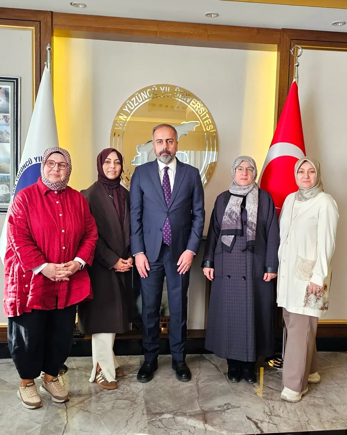 YYÜ'de Gönüllülük ve Kariyer Buluşması: Kızılay'dan Öğrencilere İlham YYÜ'de Gönüllülük ve Kariyer Buluşması: Kızılay'dan Öğrencilere İlham
