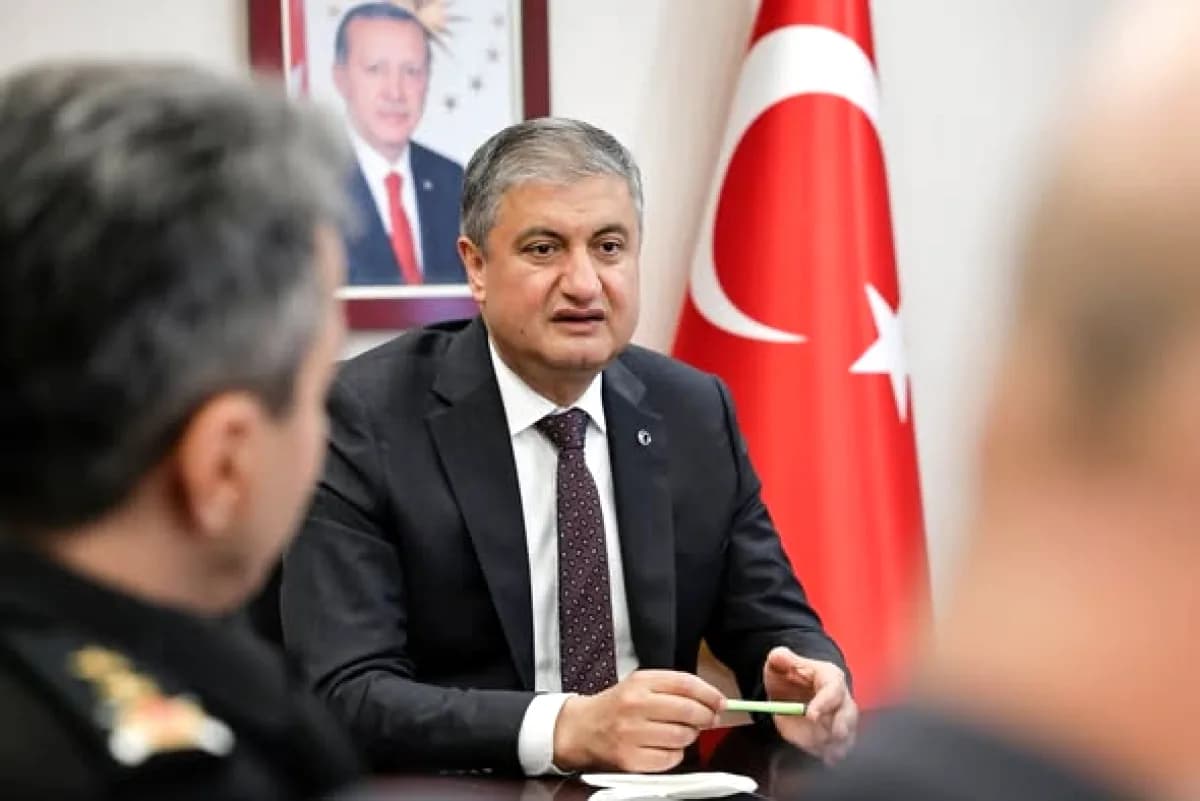 Adana'da 'Güvenli Eğitim' Toplantısı: Vali Yavuz'dan Okul Güvenliği Mesajı Adana'da 'Güvenli Eğitim' Toplantısı: Vali Yavuz'dan Okul Güvenliği Mesajı