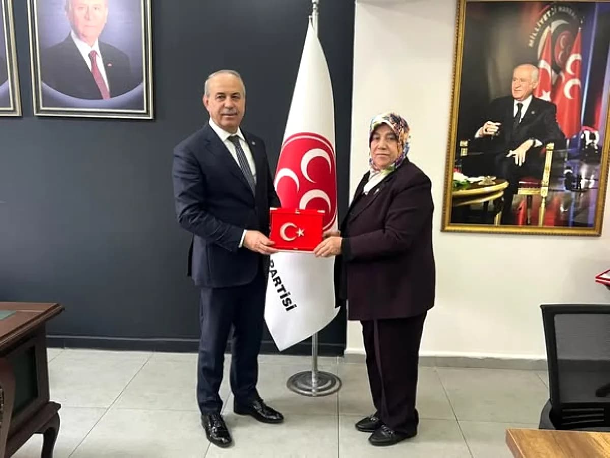 MHP Gaziantep'te Kadın Kolları'ndan İl Başkanı'na Hayırlı Olsun Ziyareti MHP Gaziantep'te Kadın Kolları'ndan İl Başkanı'na Hayırlı Olsun Ziyareti