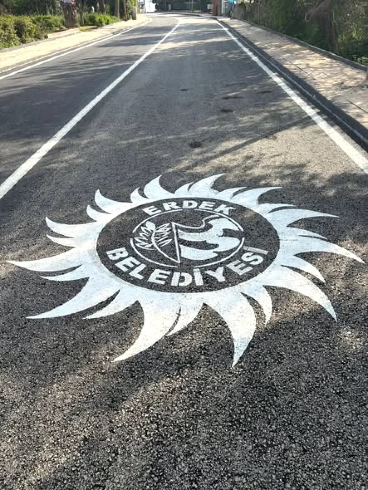 Erdek Halitpaşa'da Asfalt Yenileme Seferberliği Erdek Halitpaşa'da Asfalt Yenileme Seferberliği