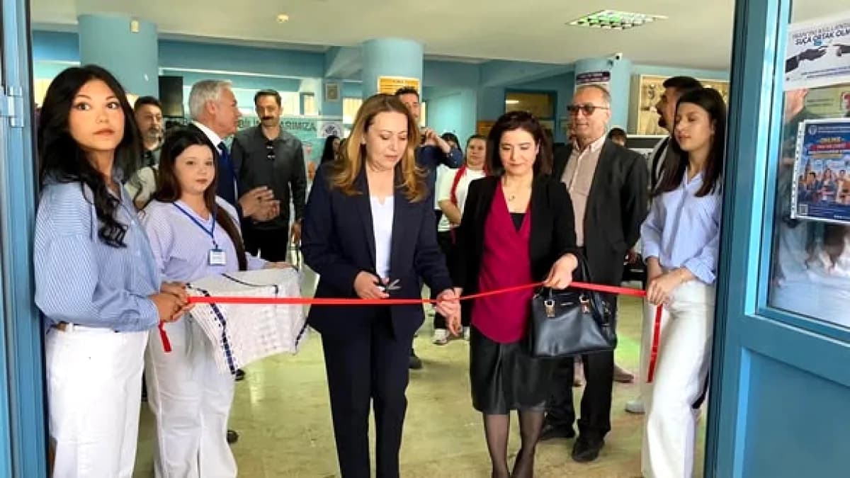Torbalı Belediyesi'nden Mesleki Okula Turizm Haftası Ziyareti Torbalı Belediyesi'nden Mesleki Okula Turizm Haftası Ziyareti