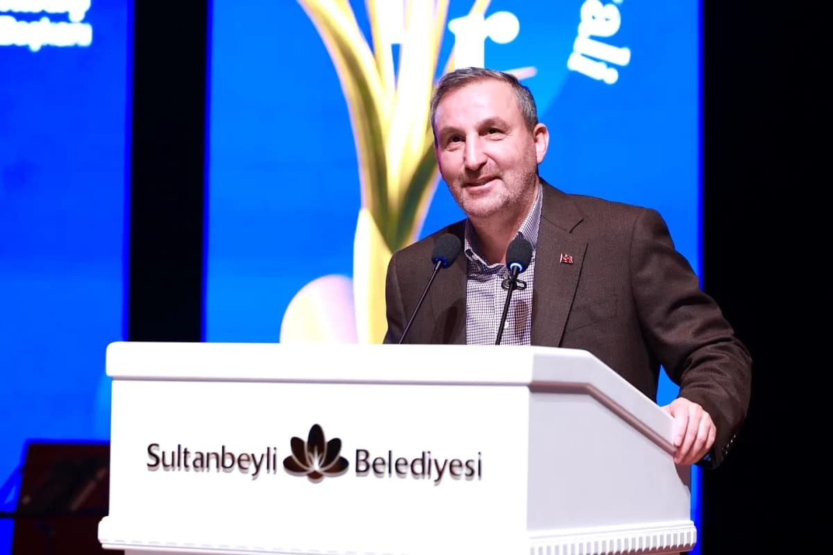 Sultanbeyli'de Şiir Rüzgarı: Uluslararası Festivalde Ödüller Sahiplerini Buldu Sultanbeyli'de Şiir Rüzgarı: Uluslararası Festivalde Ödüller Sahiplerini Buldu