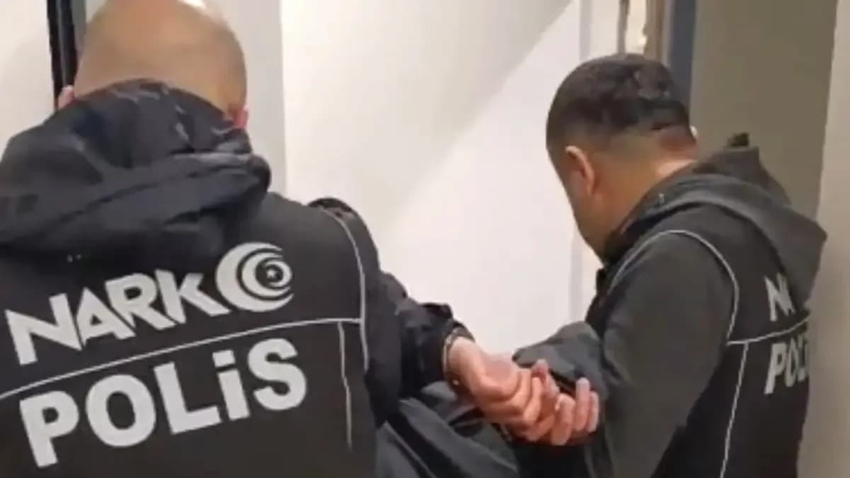 Mersin'de Interpol Kırmızı Bültenle Aranan Uyuşturucu Baronu Yakalandı Mersin'de Interpol Kırmızı Bültenle Aranan Uyuşturucu Baronu Yakalandı