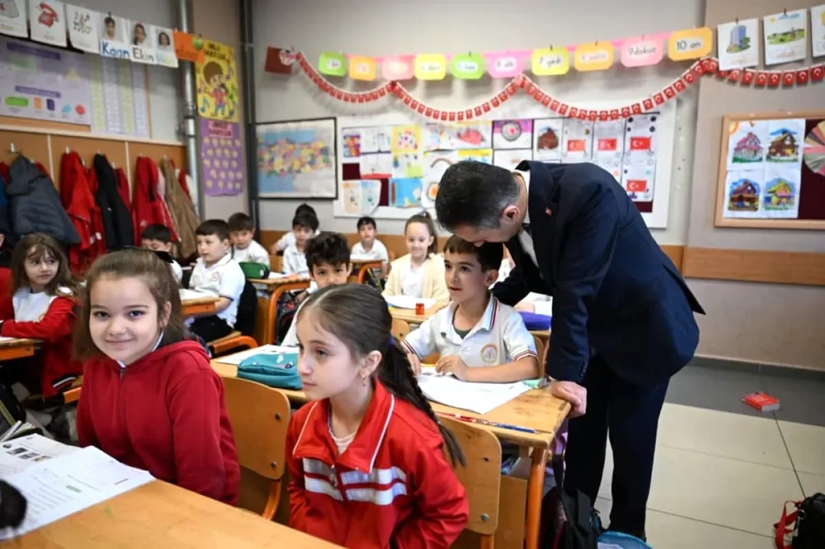 Kocaeli Valisi Aktaş, İzmit 23 Nisan İlkokulu ve Bilecik Edebali Ortaokulu'nda Kocaeli Valisi Aktaş, İzmit 23 Nisan İlkokulu ve Bilecik Edebali Ortaokulu'nda