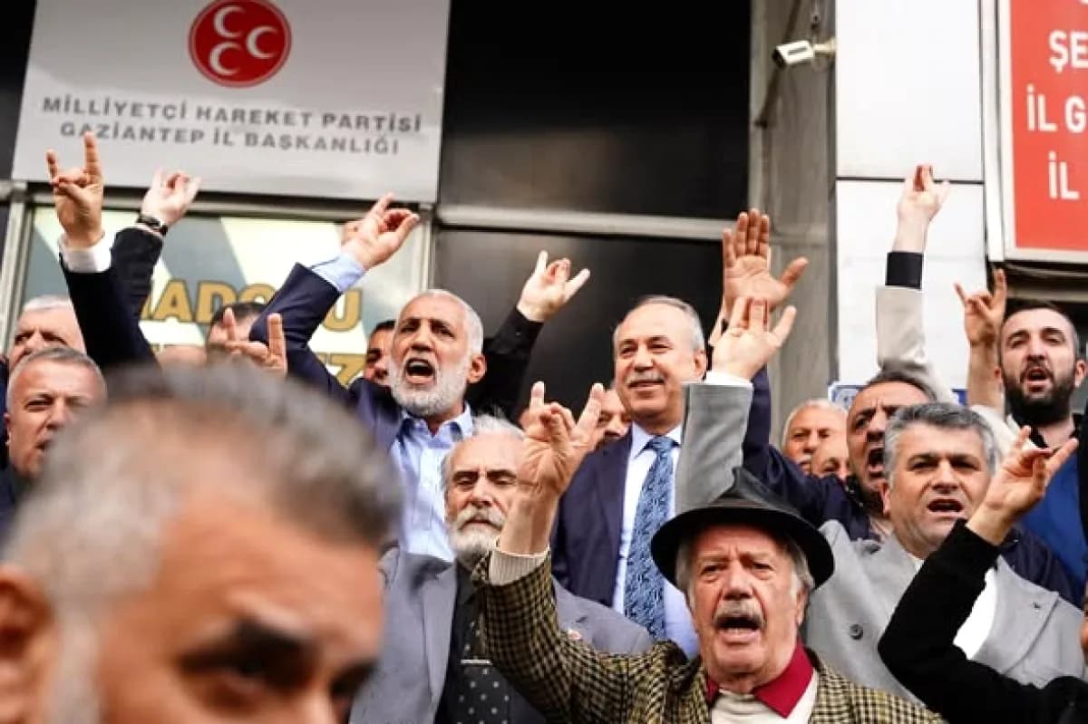 MHP Gaziantep İl Başkanlığı'na İş Dünyasından Destek Ziyareti MHP Gaziantep İl Başkanlığı'na İş Dünyasından Destek Ziyareti
