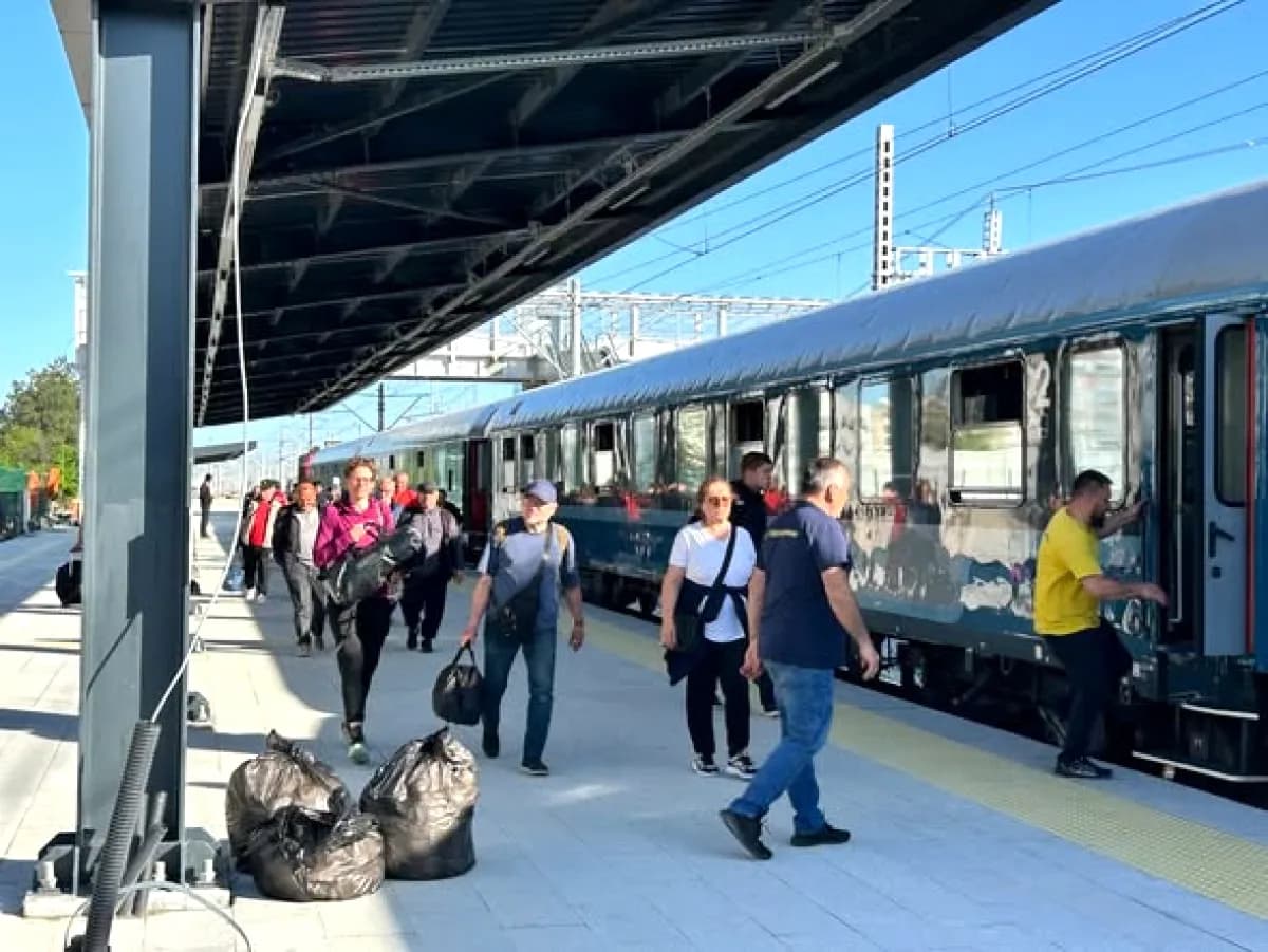 TCDD Ankara-Sivas YHT'de 3 Yıl Rekoru: 2 Milyon 360 Bin Yolcu TCDD Ankara-Sivas YHT'de 3 Yıl Rekoru: 2 Milyon 360 Bin Yolcu