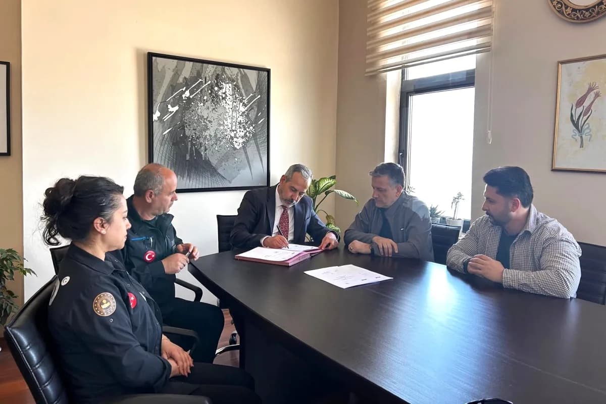 Yalova Üniversitesi AFAD ile Afete Hazır Üniversite Protokolü İmzaladı Yalova Üniversitesi AFAD ile Afete Hazır Üniversite Protokolü İmzaladı