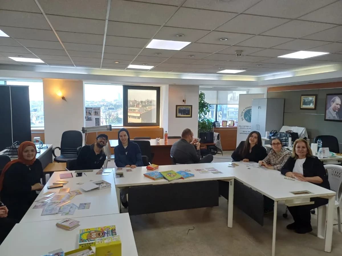 Şişli'de İşitme Engelli Bireylere Özel Eğitim Seferberliği Başladı Şişli'de İşitme Engelli Bireylere Özel Eğitim Seferberliği Başladı