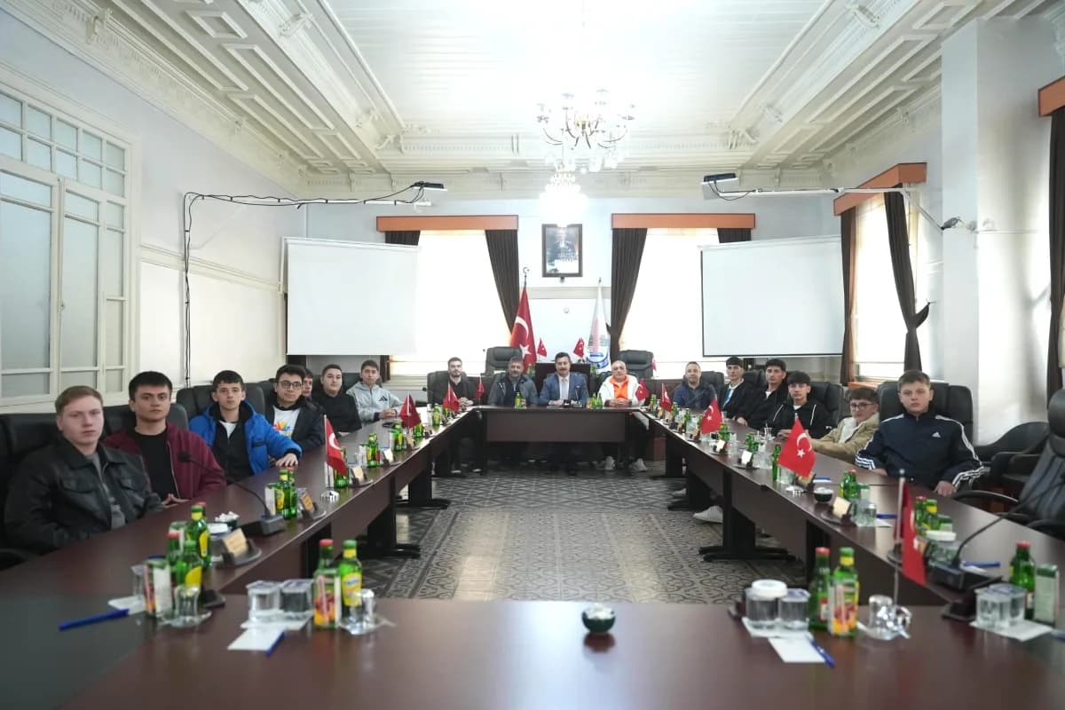 Bursa Yenişehir'de Artvinli Öğrenciler Ağırlandı: Kardeşlik Köprüsü Kuruldu Bursa Yenişehir'de Artvinli Öğrenciler Ağırlandı: Kardeşlik Köprüsü Kuruldu