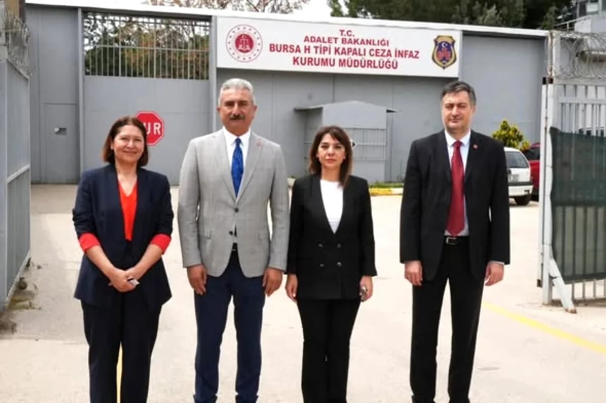 CHP'li Taşçıer, Tutuklu Bursa Belediye Başkanı Bozbey'i Ziyaret Etti CHP'li Taşçıer, Tutuklu Bursa Belediye Başkanı Bozbey'i Ziyaret Etti
