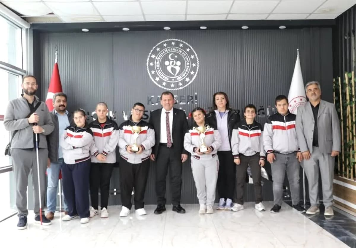 Kayseri'de Özel Sporcular Çifte Basketbol Şampiyonluğu Yaşadı Kayseri'de Özel Sporcular Çifte Basketbol Şampiyonluğu Yaşadı