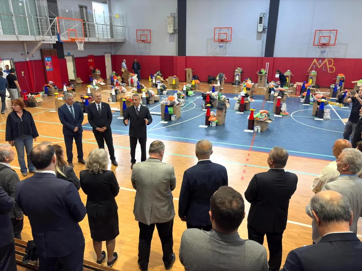 Kadıköy'de 78 Spor Merkezine Malzeme Dağıtımı: Gençlerin Spor Altyapısı Güçlendiriliyor Kadıköy'de 78 Spor Merkezine Malzeme Dağıtımı: Gençlerin Spor Altyapısı Güçlendiriliyor