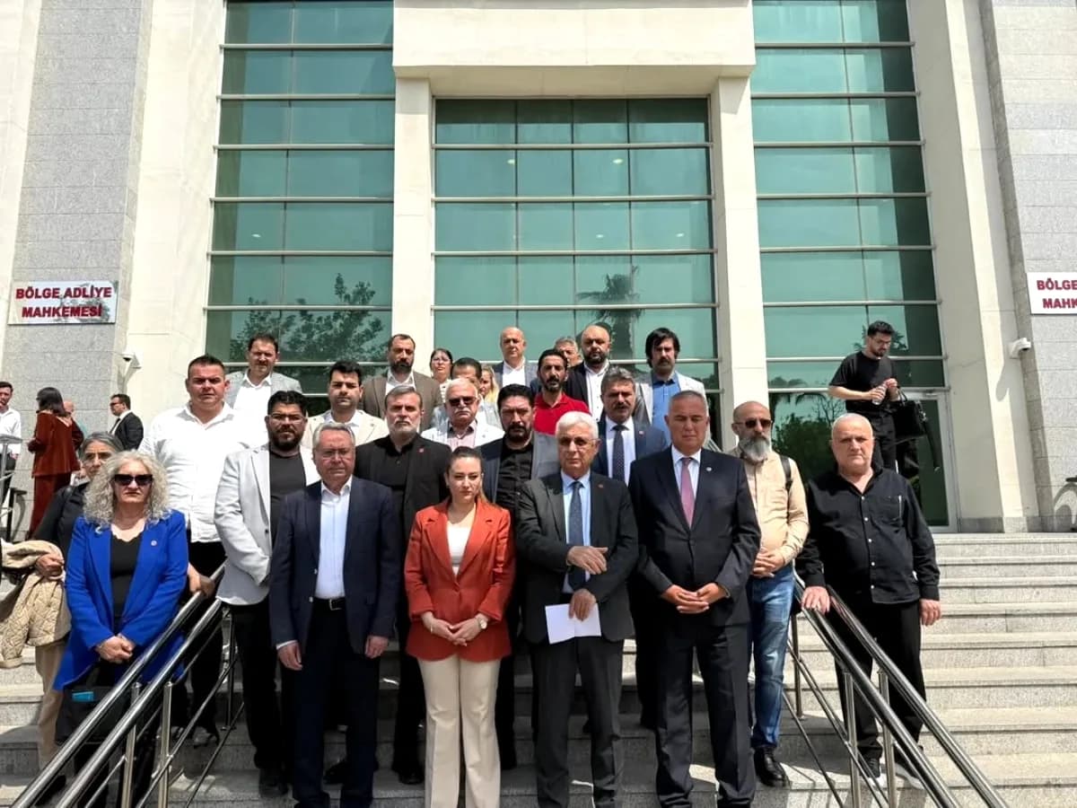 Antalya'da Muhittin Böcek Duruşması: CHP'den Siyasi Destek Antalya'da Muhittin Böcek Duruşması: CHP'den Siyasi Destek