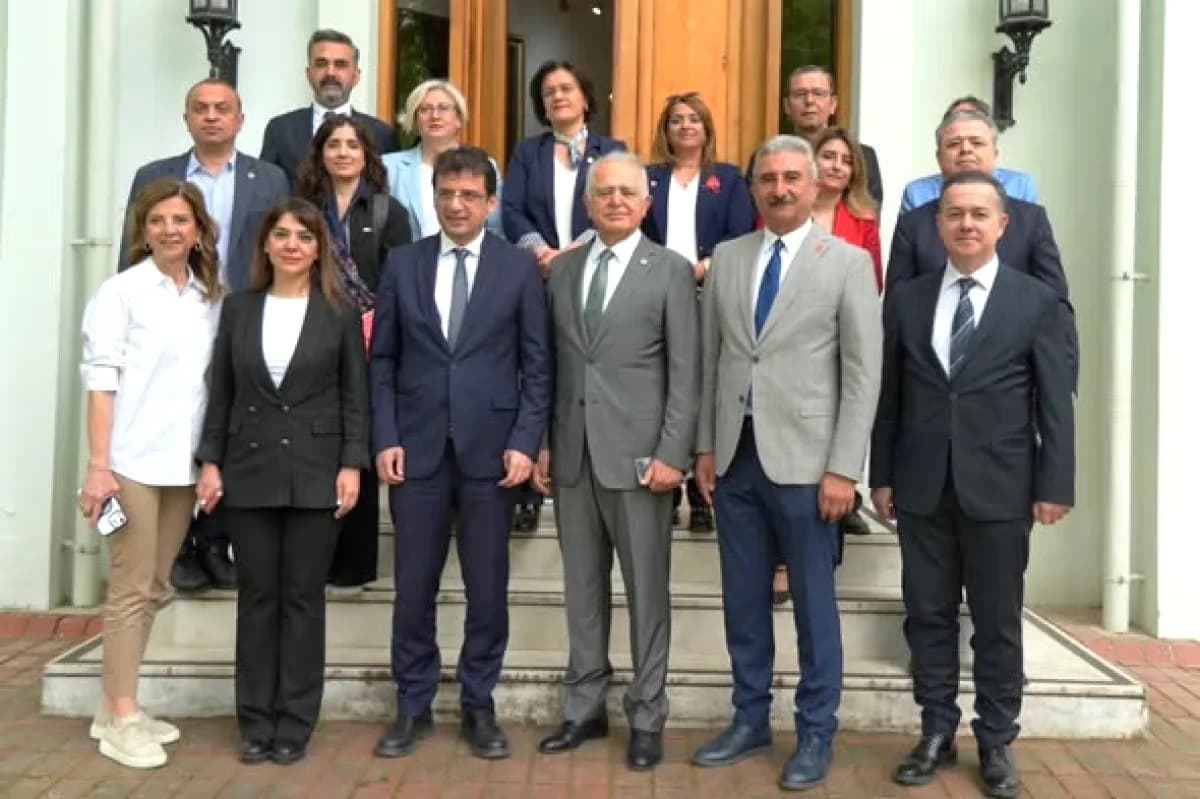 CHP'li Taşçıer Bursa'da Sanayici ve Esnafın Sorunlarını Dinledi CHP'li Taşçıer Bursa'da Sanayici ve Esnafın Sorunlarını Dinledi