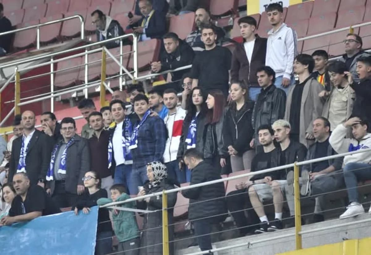 CHP Kayseri'den Erciyes 38 FK'ya Play-Off Finali Öncesi Destek CHP Kayseri'den Erciyes 38 FK'ya Play-Off Finali Öncesi Destek