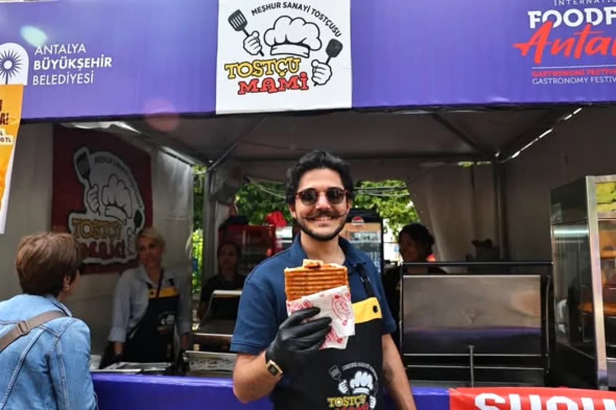FoodFest Antalya'nın Enerjisi Şehre Yayıldı: Gastronomi Festivali Başladı FoodFest Antalya'nın Enerjisi Şehre Yayıldı: Gastronomi Festivali Başladı