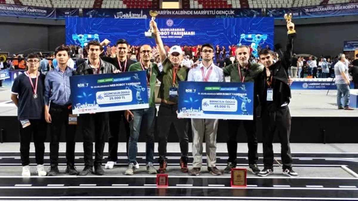 İstanbul'un Lisesi Türkiye Şampiyonu Oldu İstanbul'un Lisesi Türkiye Şampiyonu Oldu