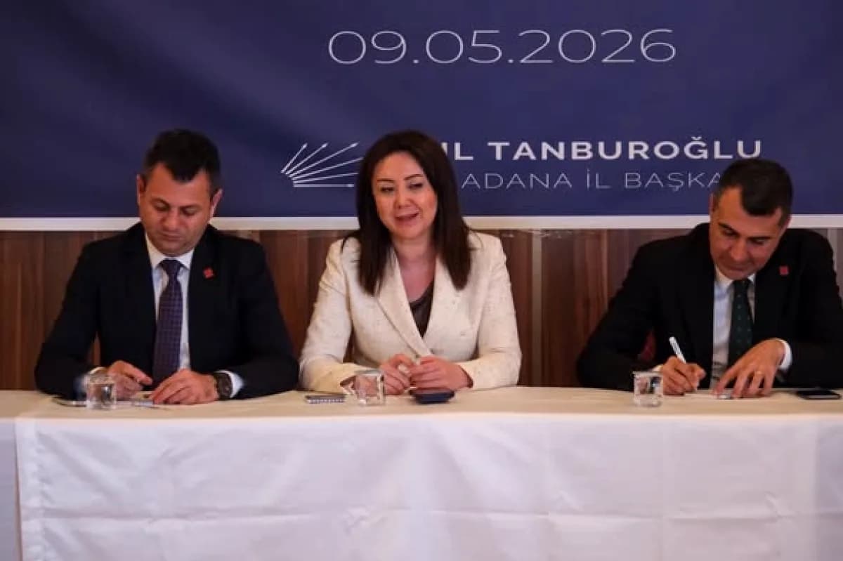 CHP Adana'da Avukatlarla Hukuk Buluşması Düzenledi CHP Adana'da Avukatlarla Hukuk Buluşması Düzenledi