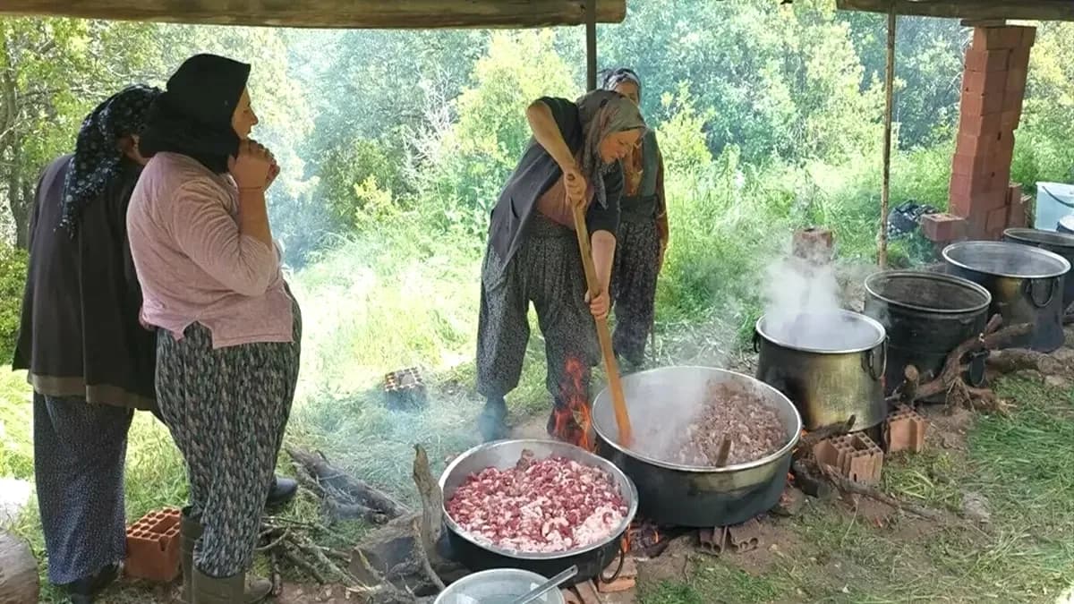 Manisa'da 208 Yıllık Olcak Dede Geleneği Yaşatıldı Manisa'da 208 Yıllık Olcak Dede Geleneği Yaşatıldı