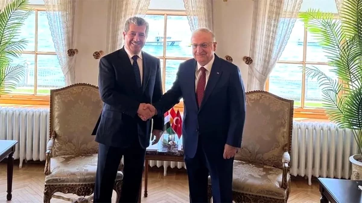 Milli Savunma Bakanı Güler, IKBY Başbakanı Barzani ile İstanbul'da Görüştü Milli Savunma Bakanı Güler, IKBY Başbakanı Barzani ile İstanbul'da Görüştü