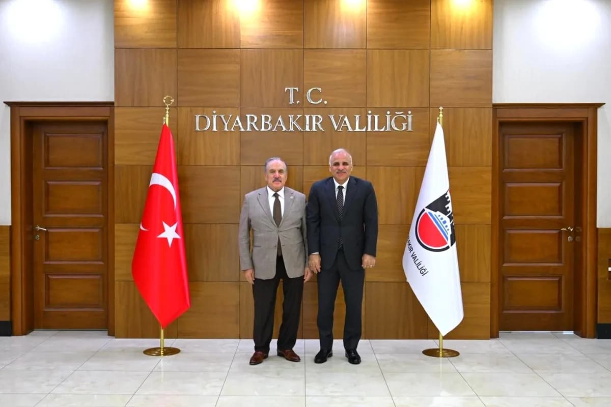 İYİ Partili Ensarioğlu Diyarbakır Valisi Zorluoğlu'nu Ziyaret Etti İYİ Partili Ensarioğlu Diyarbakır Valisi Zorluoğlu'nu Ziyaret Etti