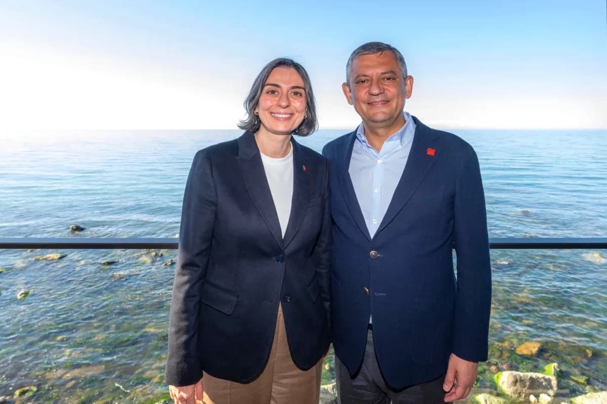 CHP Üsküdar'dan Mesaj: "Dönen Dönsün Biz Dönmeyiz" CHP Üsküdar'dan Mesaj: "Dönen Dönsün Biz Dönmeyiz"