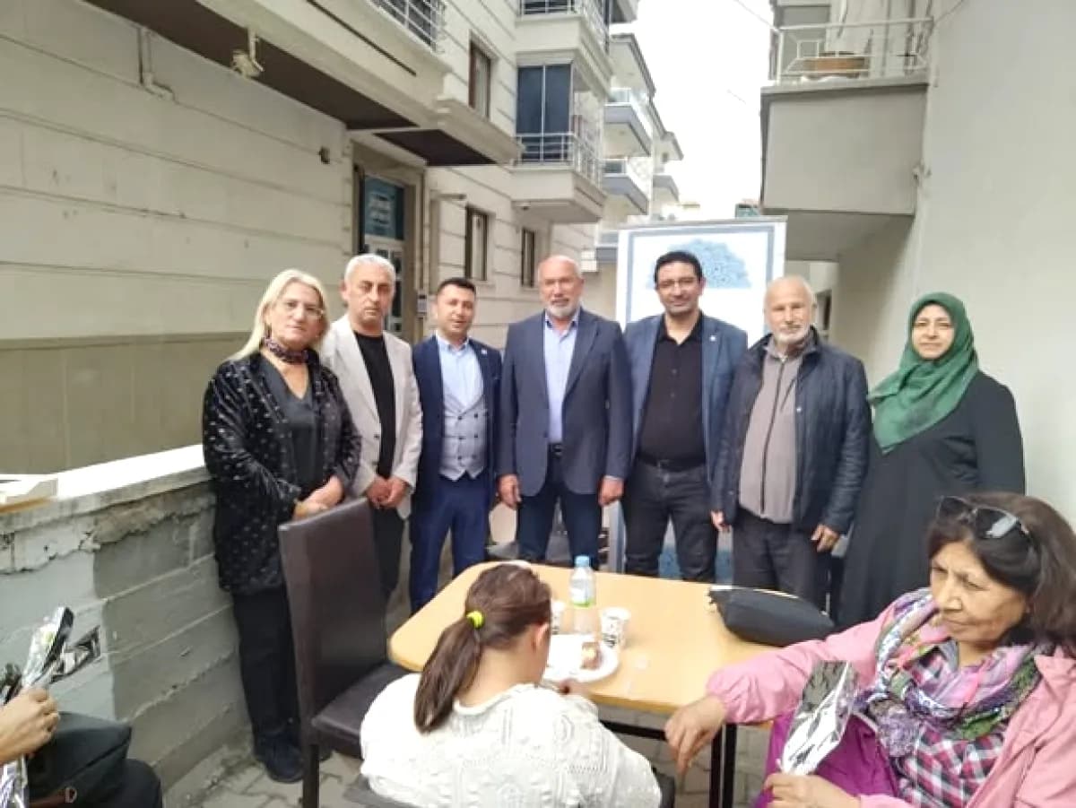 AK Parti Etimesgut'tan Özel Çocukların Annelerine Ziyaret AK Parti Etimesgut'tan Özel Çocukların Annelerine Ziyaret