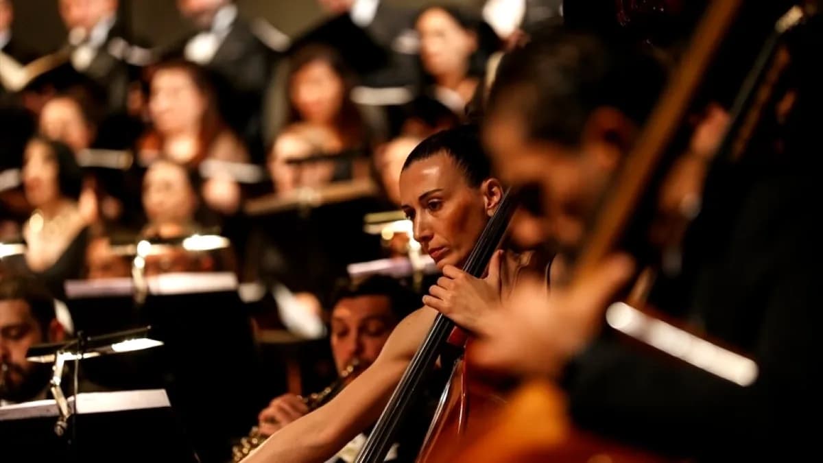Mersin'de Carmina Burana Sahne Kantatı Festival Coşkusu Mersin'de Carmina Burana Sahne Kantatı Festival Coşkusu