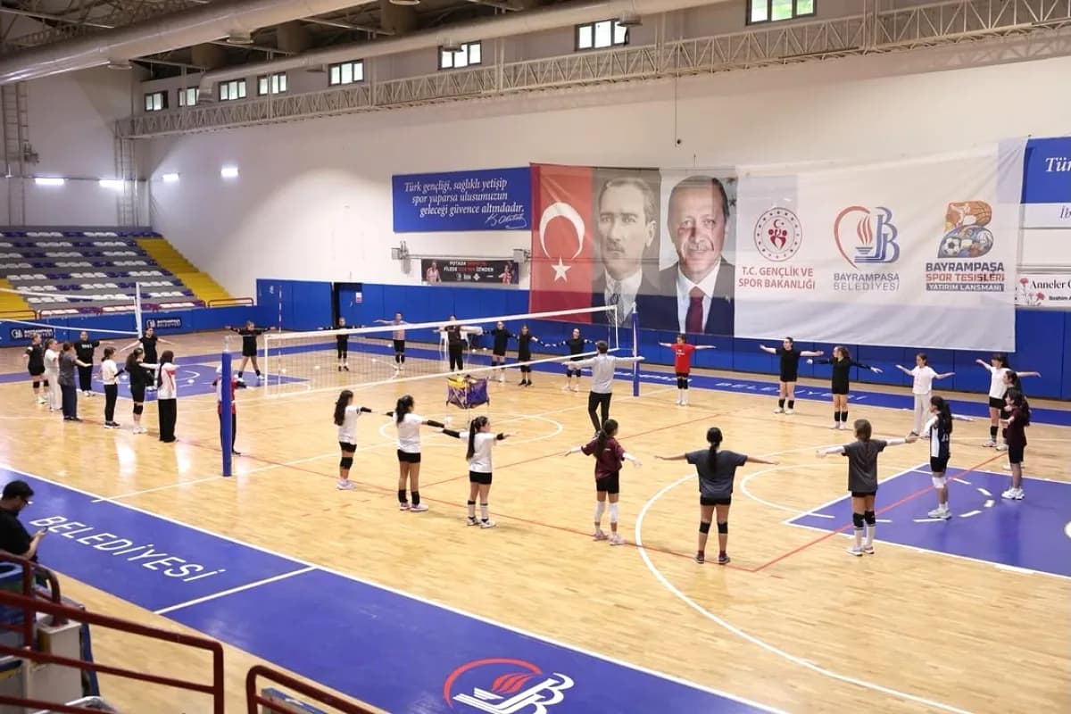 Bayrampaşa'da Voleybol Altyapı Seçmeleri: Semih Erden'de Minik ve Midi Takım Heyecanı Bayrampaşa'da Voleybol Altyapı Seçmeleri: Semih Erden'de Minik ve Midi Takım Heyecanı