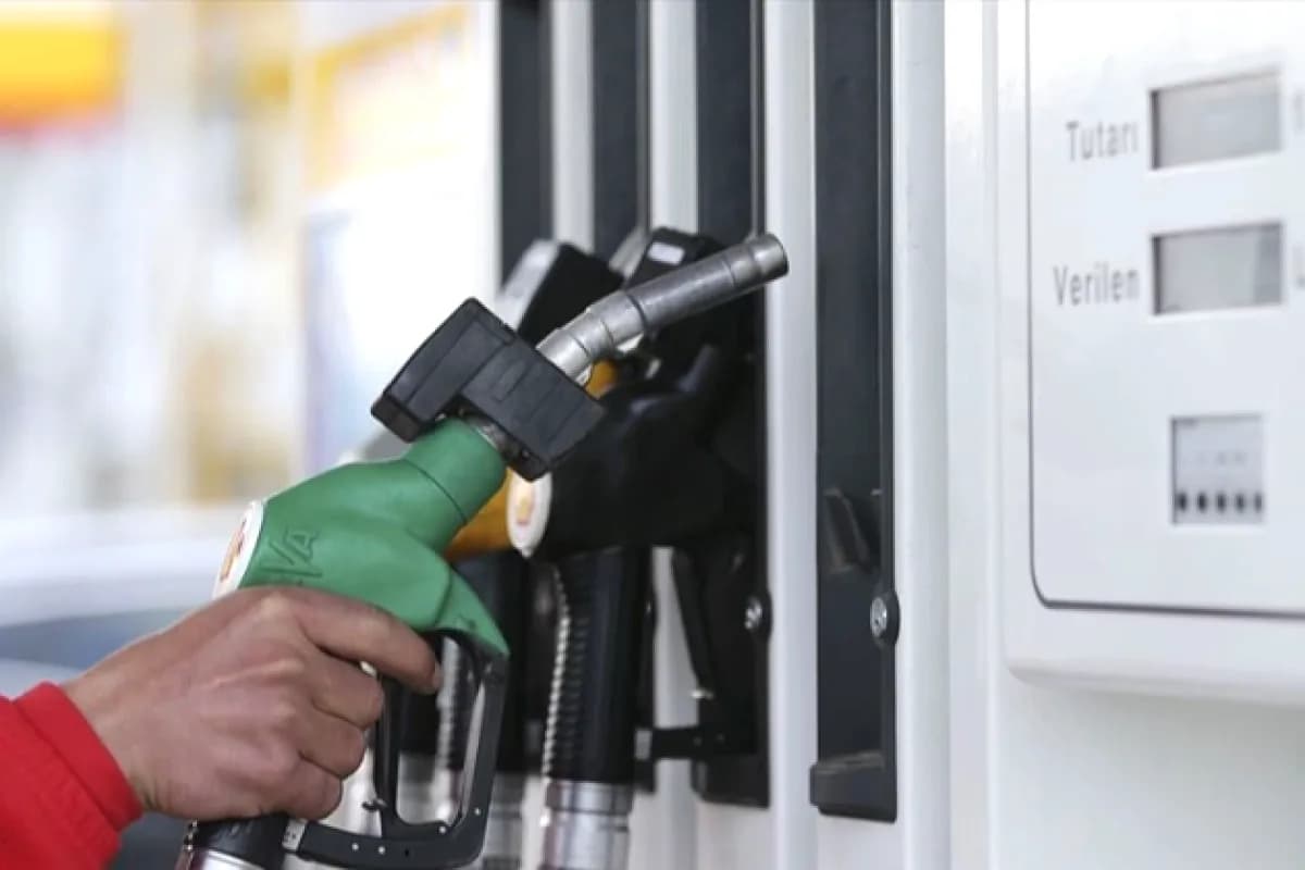 Motorine Bu Gece Zam Bekleniyor: Akaryakıt Fiyatları Yükselişe Geçti Motorine Bu Gece Zam Bekleniyor: Akaryakıt Fiyatları Yükselişe Geçti