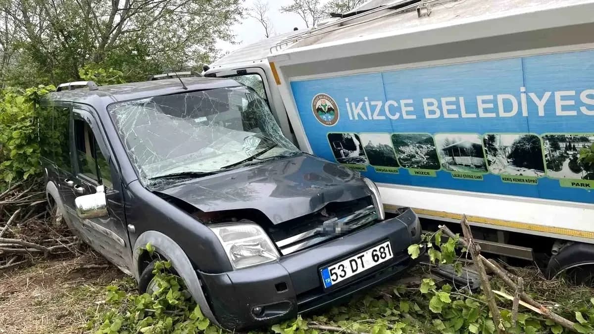 Ordu'da Kavşak Kazası: Çöp Kamyonu ile Otomobil Çarpıştı, 3 Yaralı Ordu'da Kavşak Kazası: Çöp Kamyonu ile Otomobil Çarpıştı, 3 Yaralı