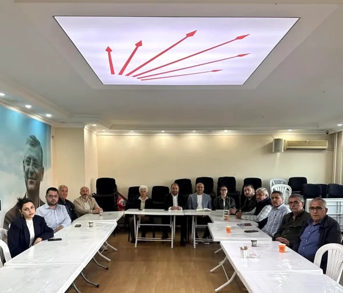 CHP Avcılar'da Üniversite Mahallesi Toplantısı CHP Avcılar'da Üniversite Mahallesi Toplantısı