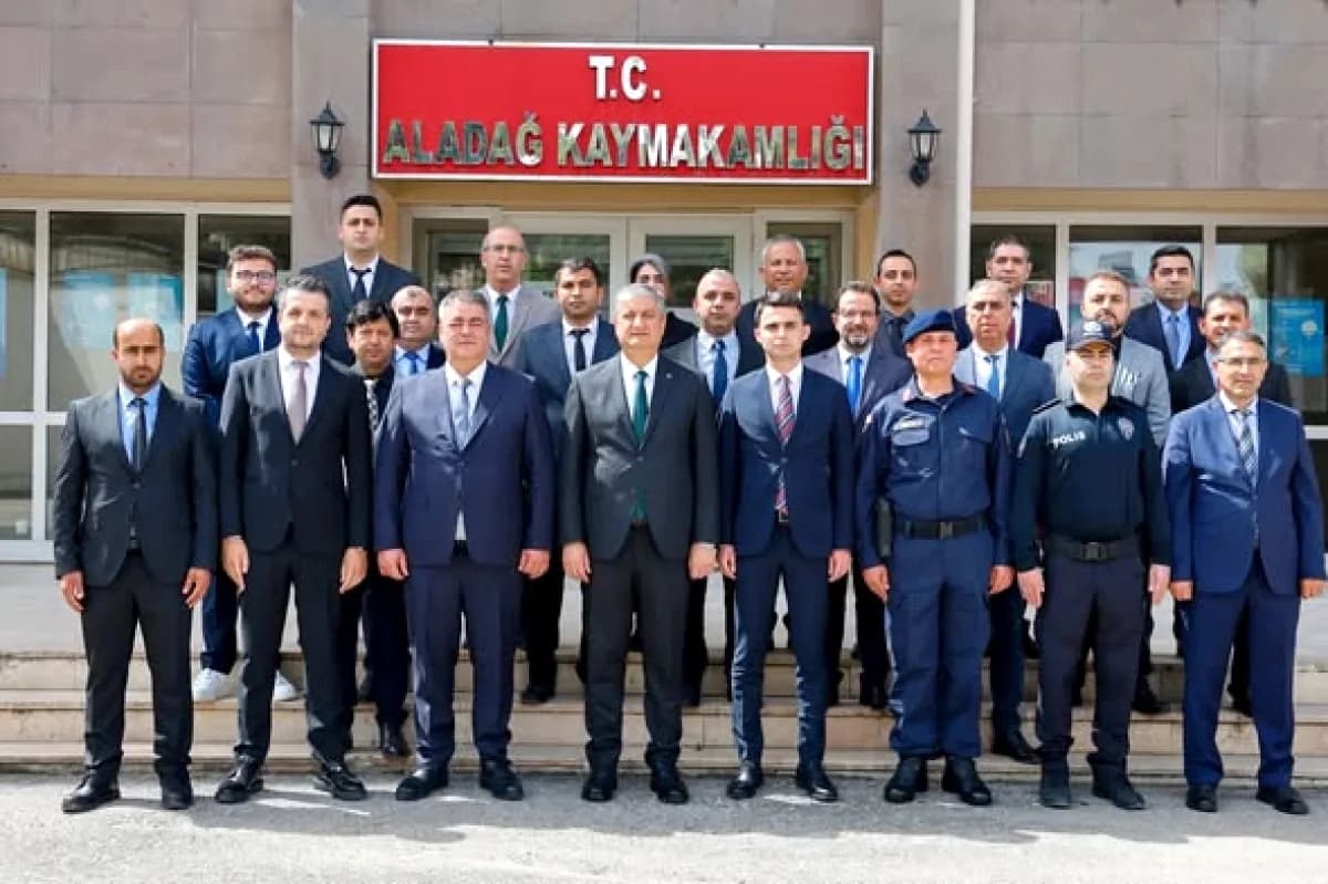 Adana Valisi Aladağ'da İncelemelerde Bulundu Adana Valisi Aladağ'da İncelemelerde Bulundu