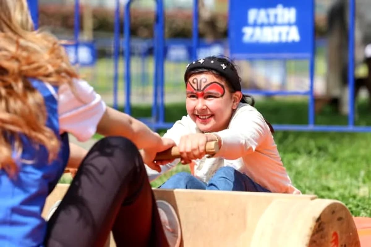 Engelsiz Spor Şenliği Haliç'te Coşkuyla Yaşandı Engelsiz Spor Şenliği Haliç'te Coşkuyla Yaşandı