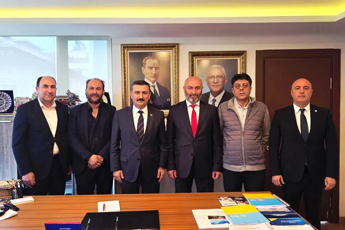Şaşmaz Esnaf Derneği İYİ Parti'de: Ankara'daki Oto Sanayi Talepleri Masaya Yatırıldı Şaşmaz Esnaf Derneği İYİ Parti'de: Ankara'daki Oto Sanayi Talepleri Masaya Yatırıldı