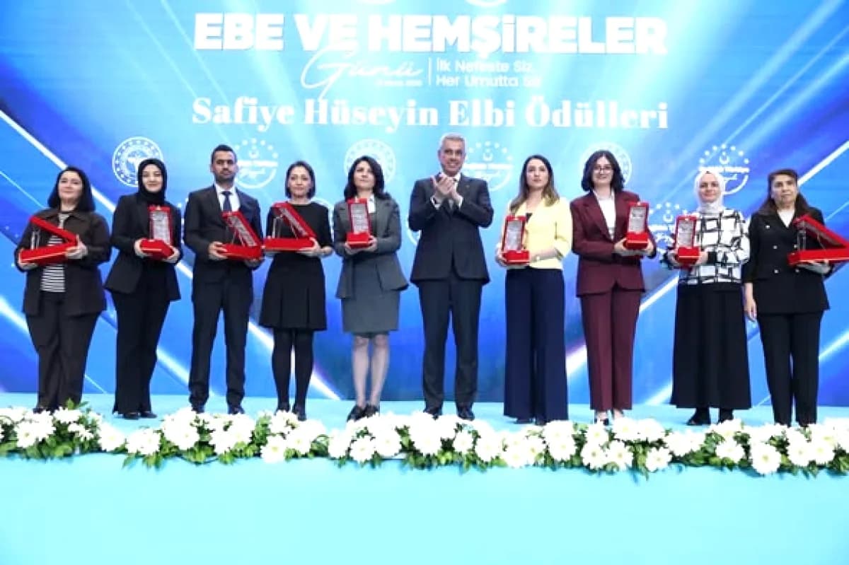 Ankara'da Ebe ve Hemşireler Günü Töreni: 700'den Fazla Sertifikasyon Eğitimi Açıklandı Ankara'da Ebe ve Hemşireler Günü Töreni: 700'den Fazla Sertifikasyon Eğitimi Açıklandı