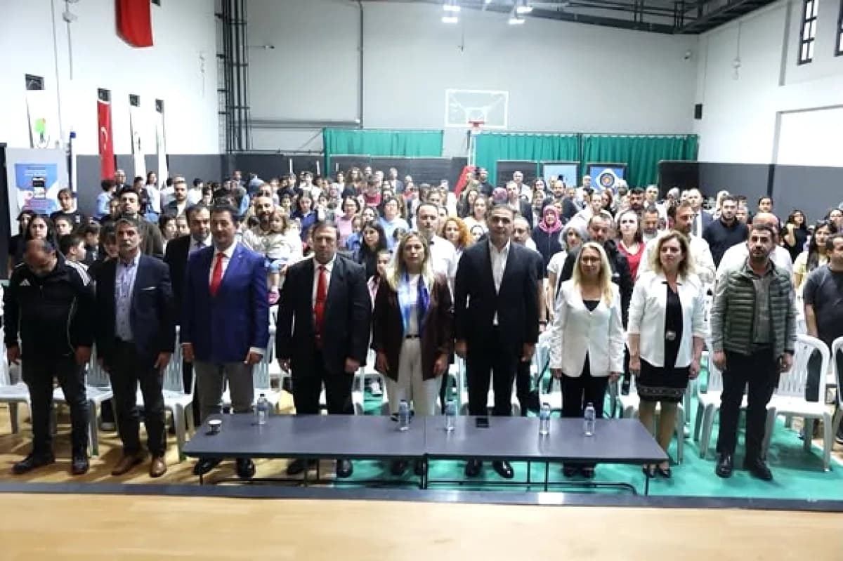 Mamak'ta Okul Sporları Satranç Heyecanı: İlçe Birincileri Belli Oldu Mamak'ta Okul Sporları Satranç Heyecanı: İlçe Birincileri Belli Oldu