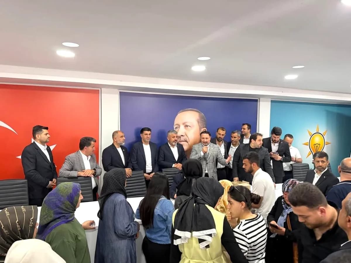 AK Partili Karayel, Nizip'te Temayül Yoklaması Gerçekleştirdi AK Partili Karayel, Nizip'te Temayül Yoklaması Gerçekleştirdi
