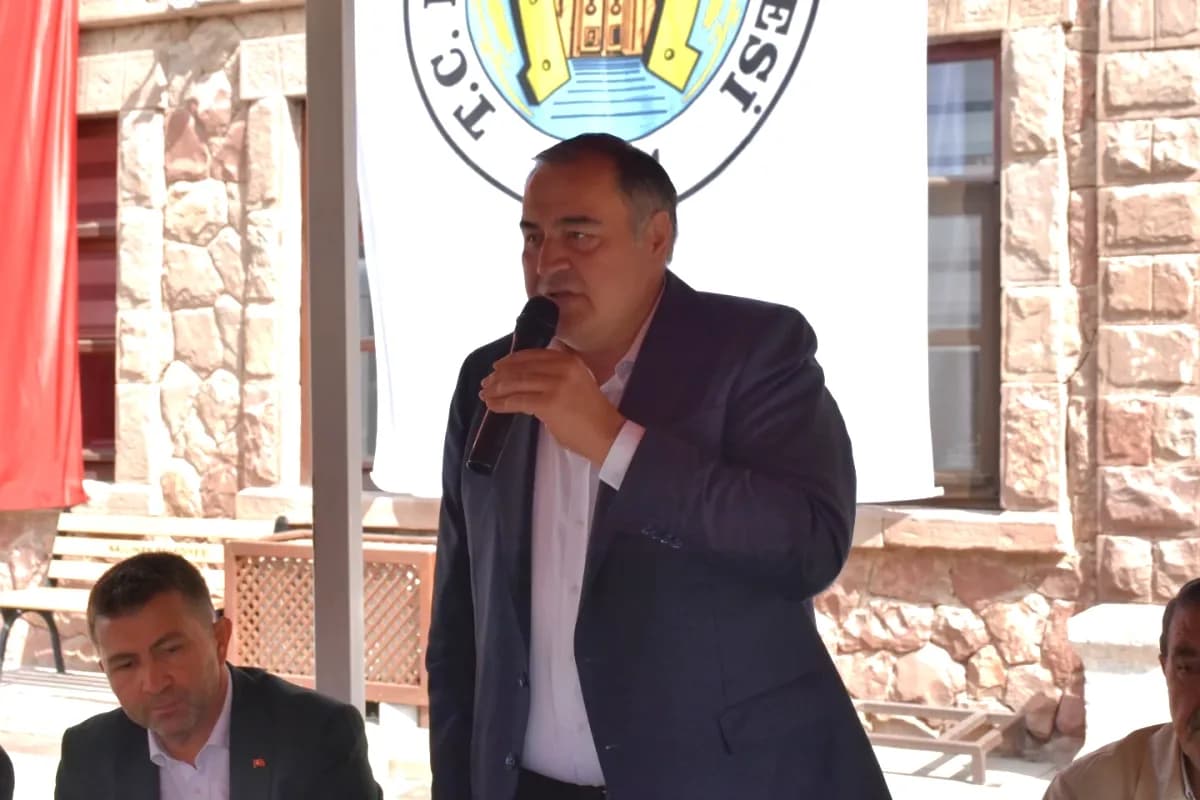 Nallıhan'da Esnaf-Belediye Buluşması: Yerel Ekonomi İçin İstişare Nallıhan'da Esnaf-Belediye Buluşması: Yerel Ekonomi İçin İstişare