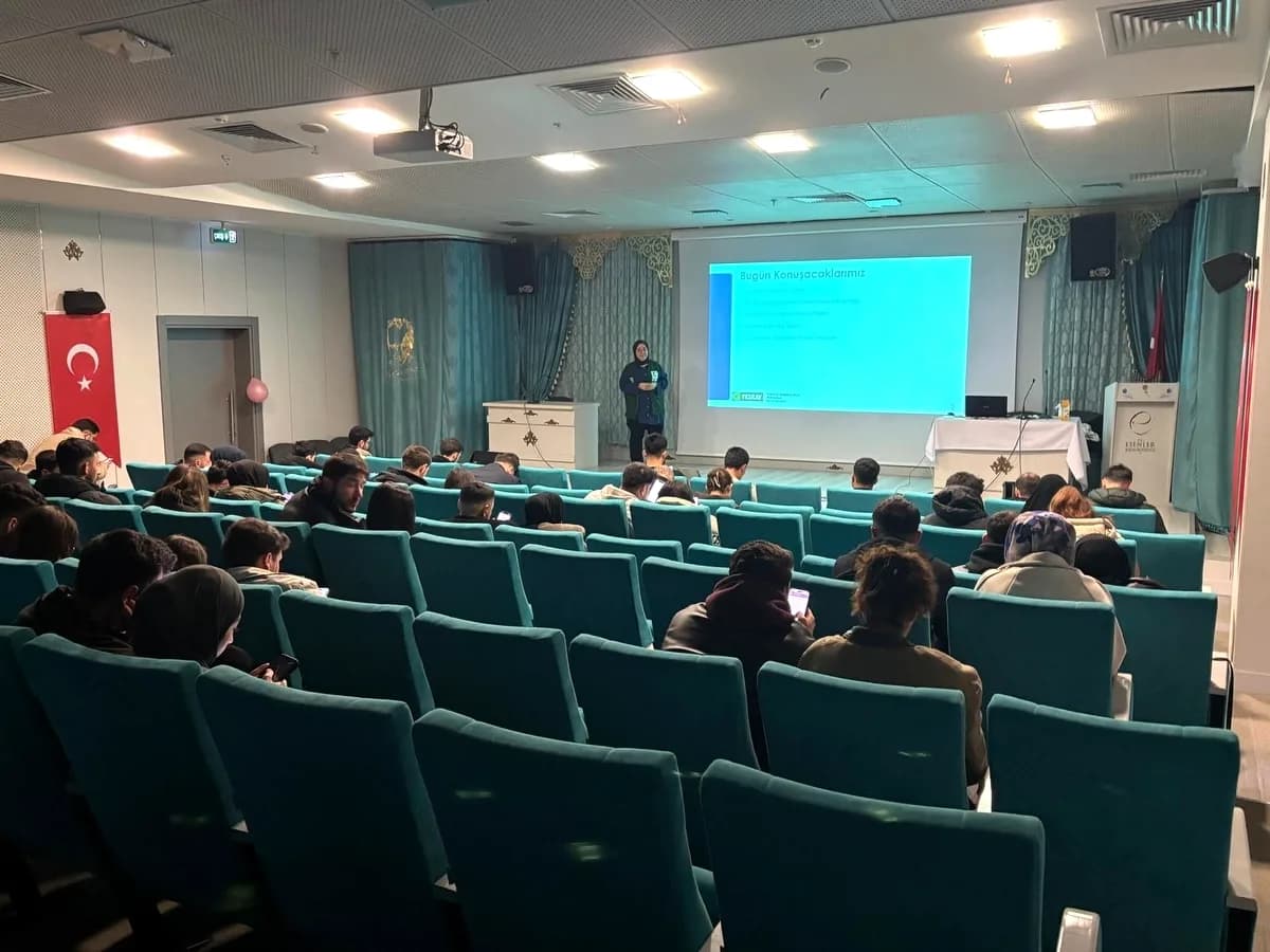 Esenler'de Yeni Evlenecek Çiftlere Teknoloji Bağımlılığı Eğitimi Esenler'de Yeni Evlenecek Çiftlere Teknoloji Bağımlılığı Eğitimi