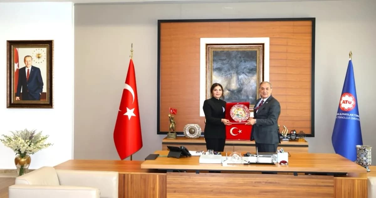 Ülkü Ocakları ve RTÜK'ten Alparslan Türkeş Üniversitesi'ne Ziyaret Ülkü Ocakları ve RTÜK'ten Alparslan Türkeş Üniversitesi'ne Ziyaret