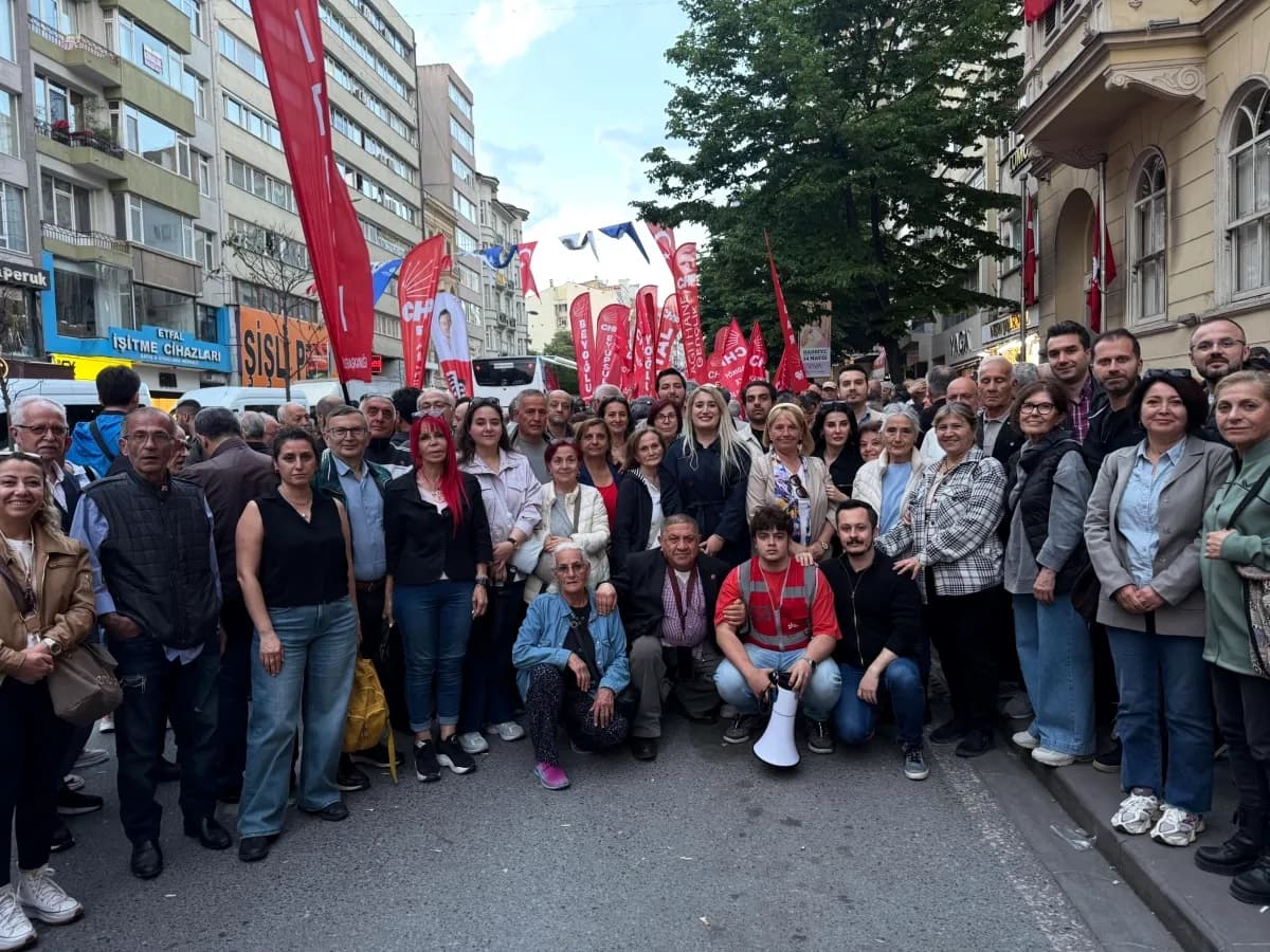Bakırköy CHP'den Şişli'de Demokrasi Yürüyüşü: Kayyumlara Tepki Bakırköy CHP'den Şişli'de Demokrasi Yürüyüşü: Kayyumlara Tepki