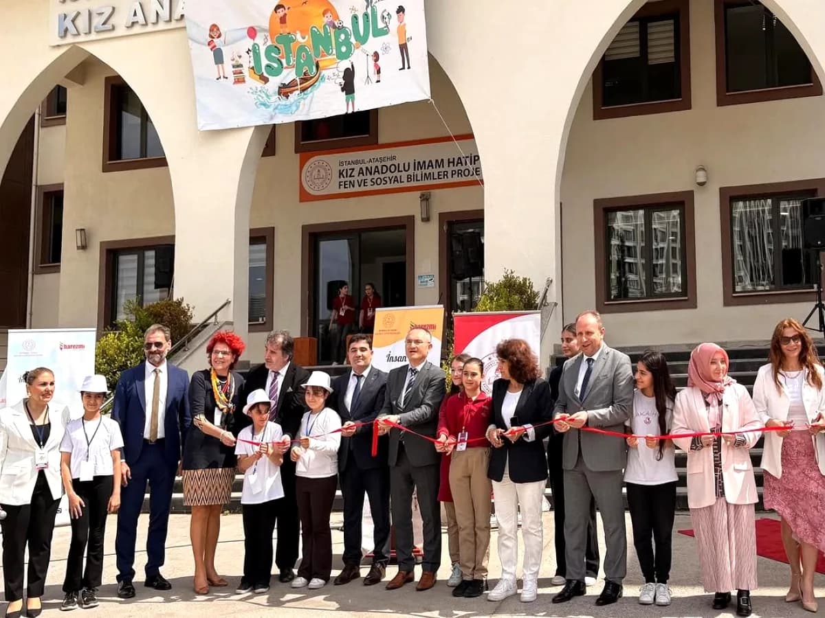 İstanbul'da Geleceğin Tasarımcıları Harezmi Şenliği'nde Buluştu İstanbul'da Geleceğin Tasarımcıları Harezmi Şenliği'nde Buluştu