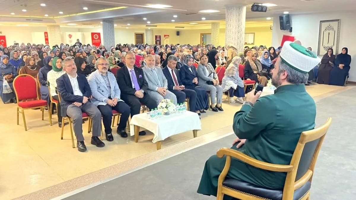 Ataşehir'de Dijital Dünyada Çocuk ve Aile Konferansı Düzenlendi Ataşehir'de Dijital Dünyada Çocuk ve Aile Konferansı Düzenlendi
