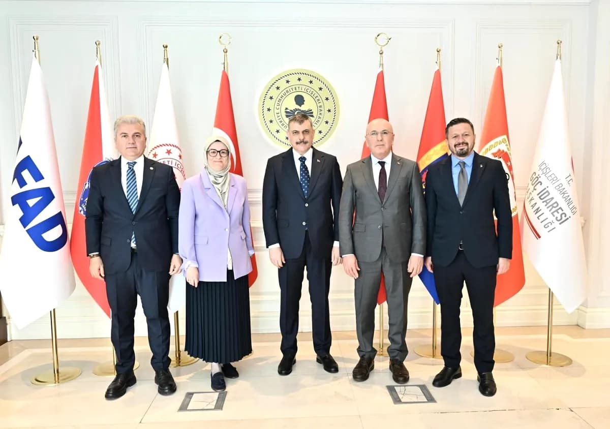 AK Parti Balıkesir Heyeti İçişleri Bakanı'na Ziyarette Bulundu AK Parti Balıkesir Heyeti İçişleri Bakanı'na Ziyarette Bulundu